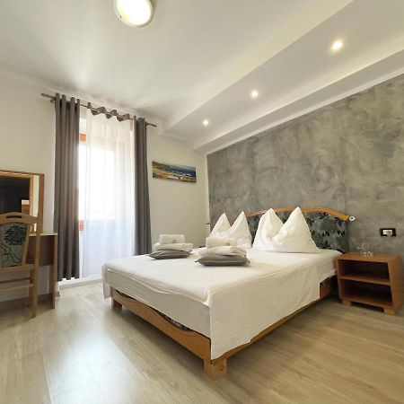 Rooms Valentino Poreč Buitenkant foto