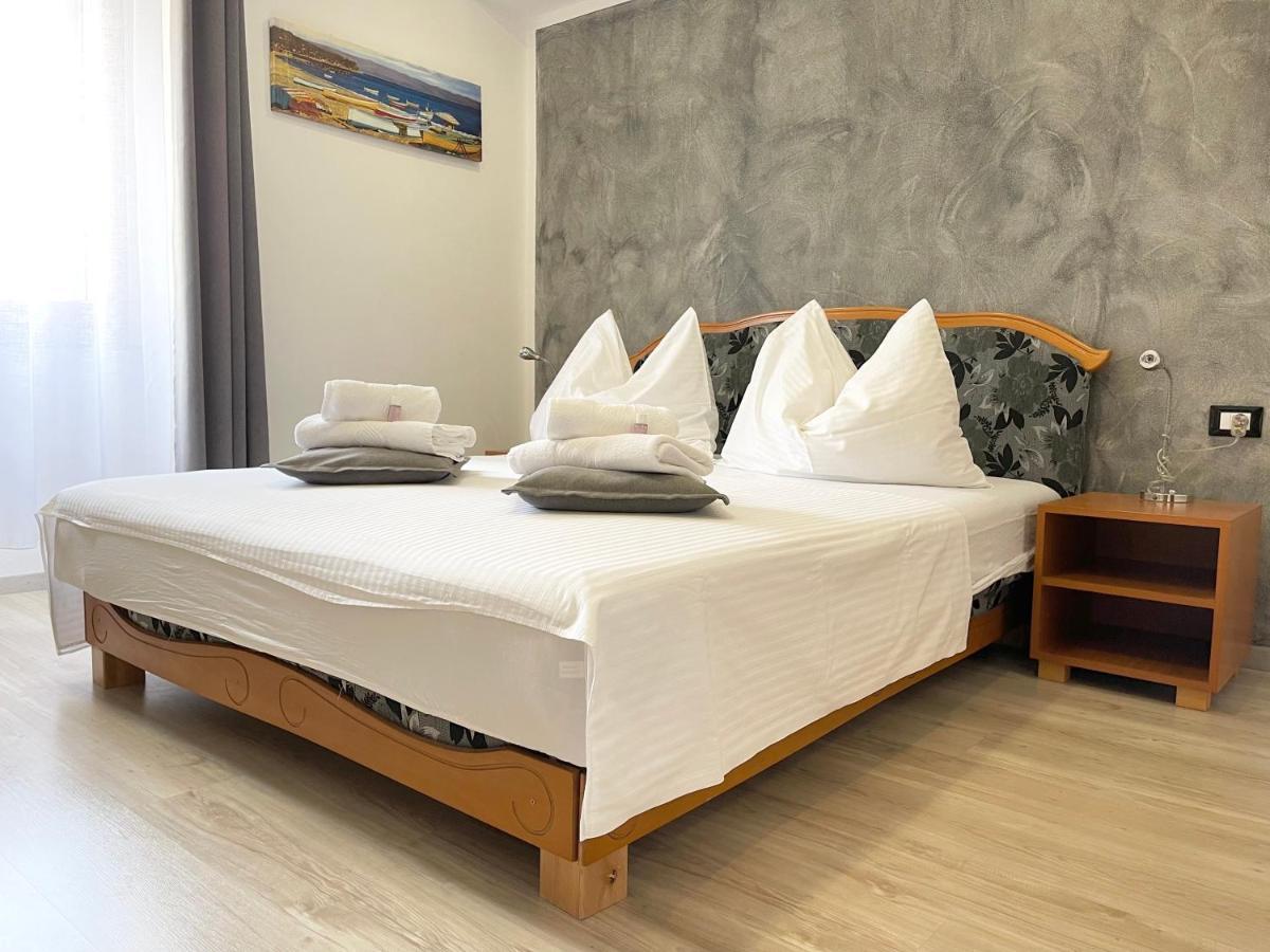 Rooms Valentino Poreč Buitenkant foto