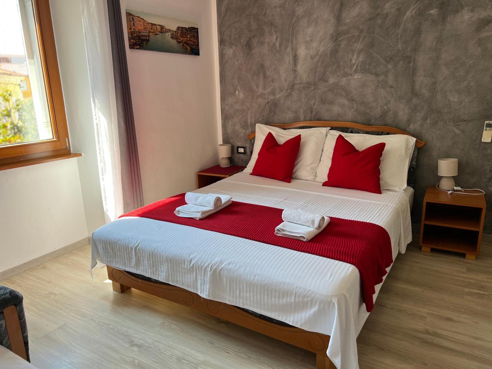 Rooms Valentino Poreč Buitenkant foto